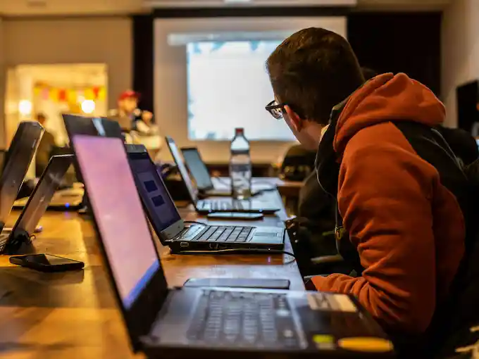 weekend-ux-lacation-hero-bg